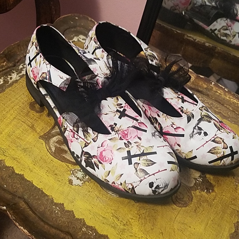 Iron Fist Cutout Oxfords